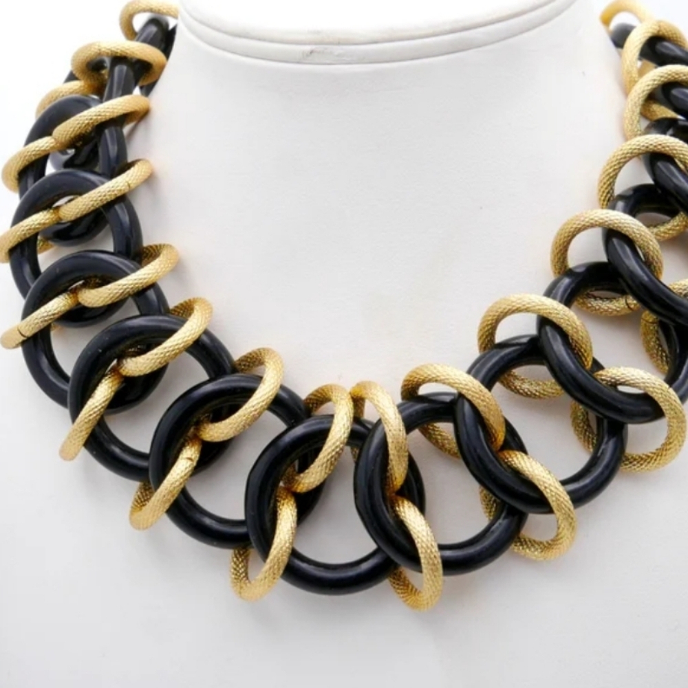 🇨🇦 Vintage Kenneth Jay Lane runway necklace